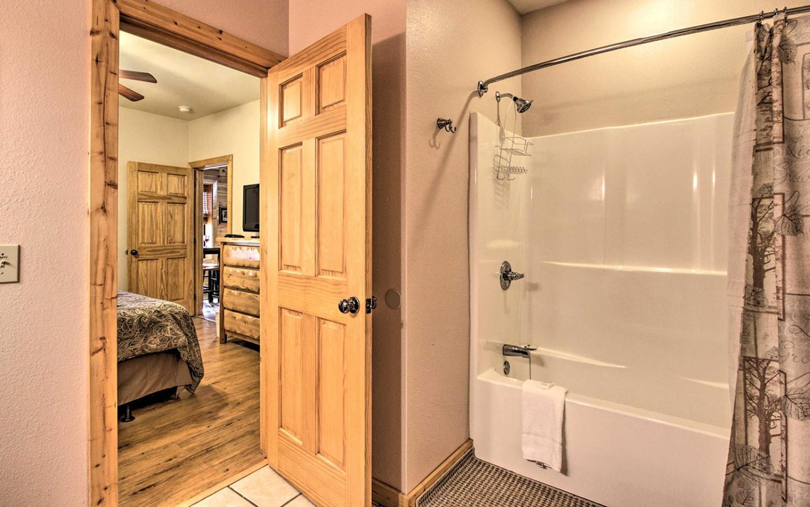 Вилла Gatlinburg Mountain Heaven Retreat Экстерьер фото